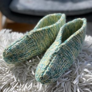 Hand made crochet adult slippers green/yel speckle